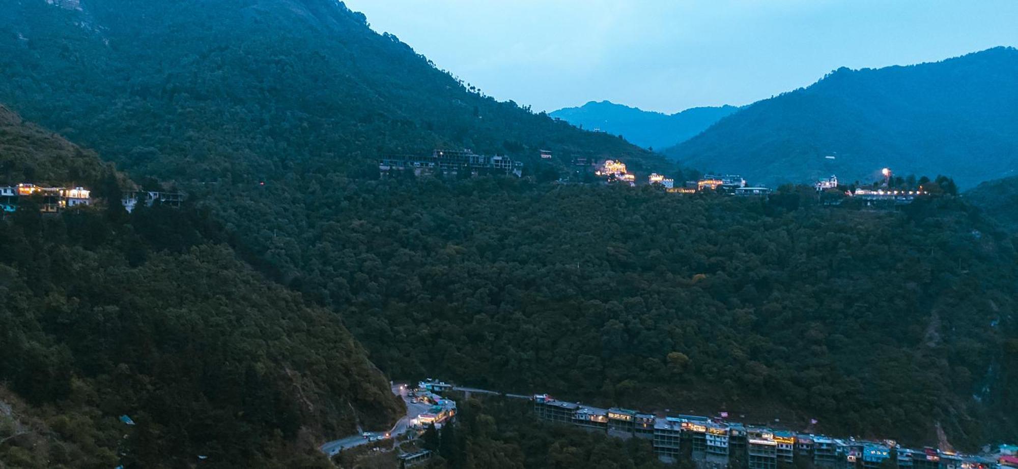 Queens Hill By Edge Mussoorie Eksteriør bilde