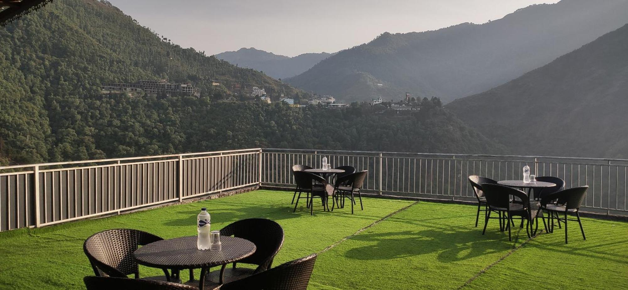 Queens Hill By Edge Mussoorie Eksteriør bilde