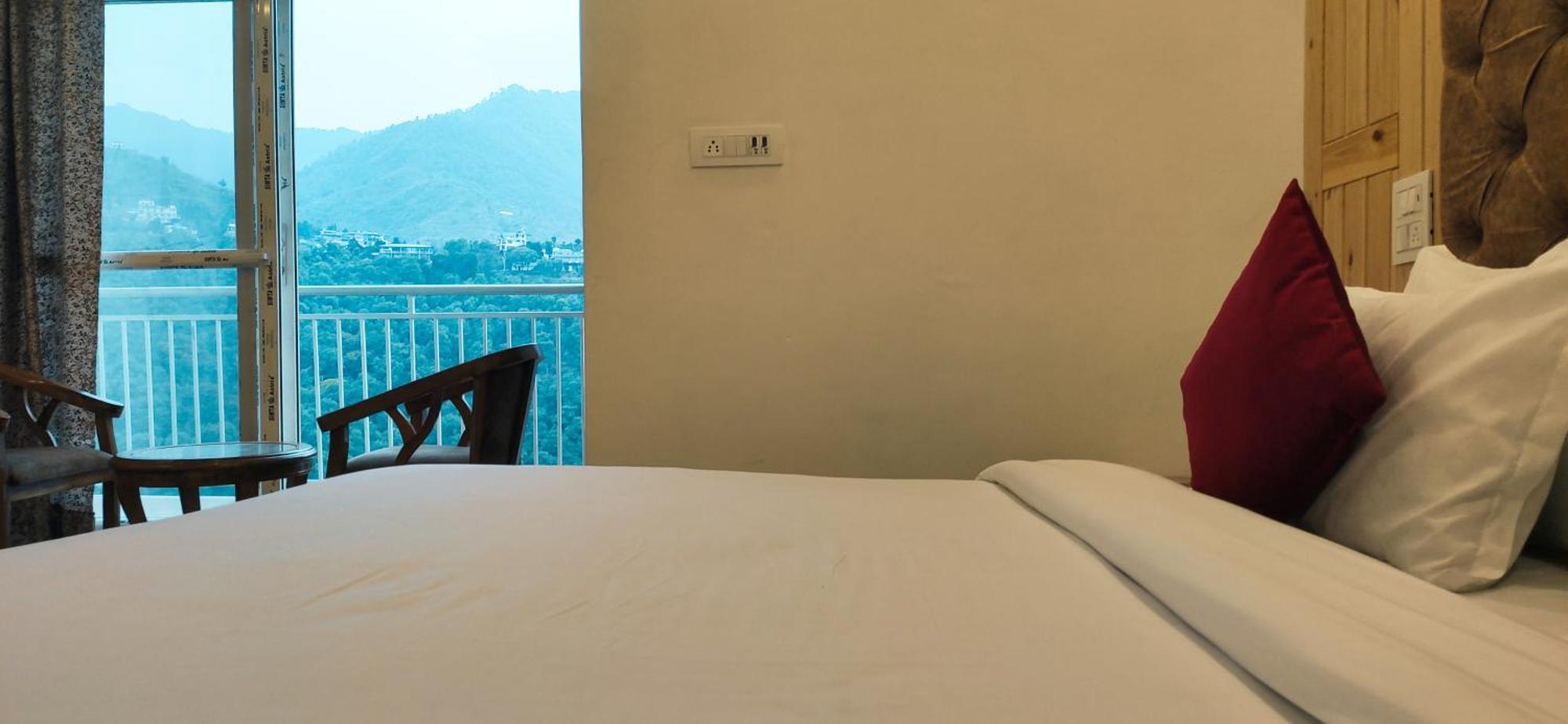 Queens Hill By Edge Mussoorie Eksteriør bilde