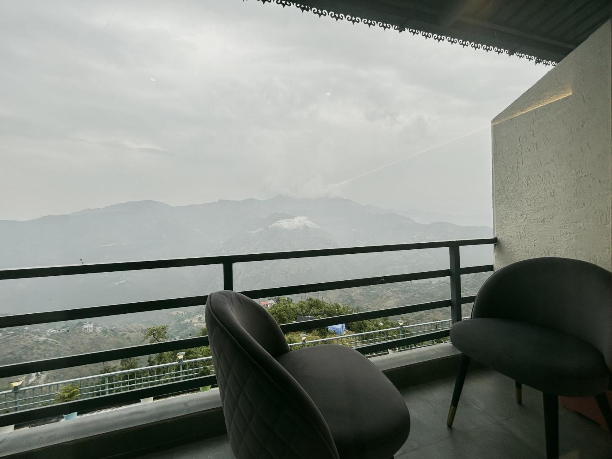 Queens Hill By Edge Mussoorie Eksteriør bilde