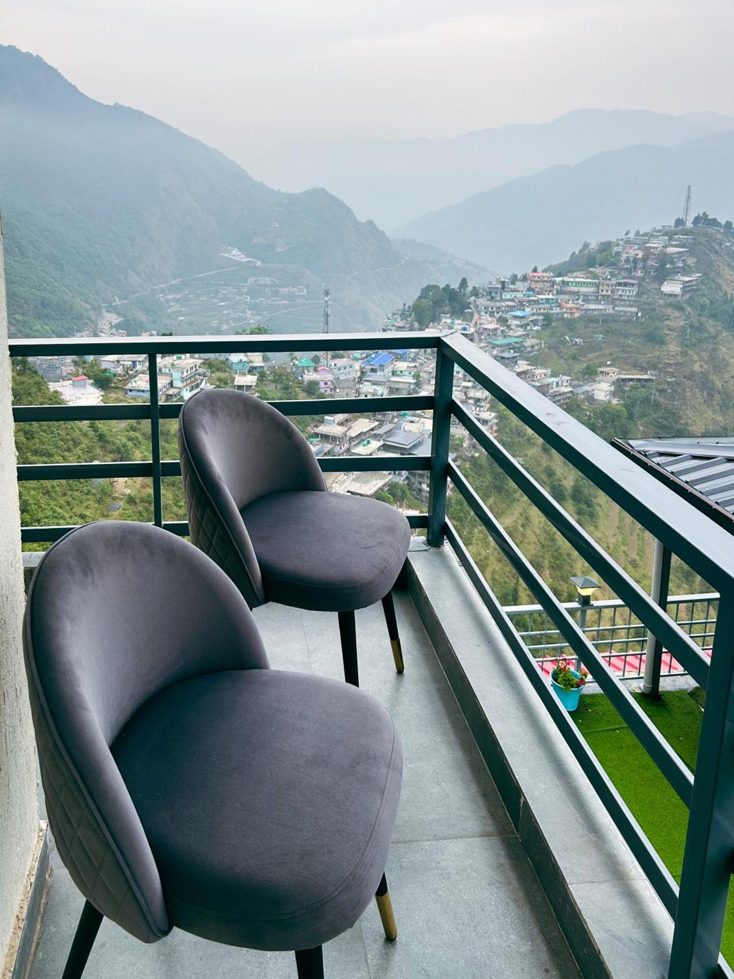 Queens Hill By Edge Mussoorie Eksteriør bilde